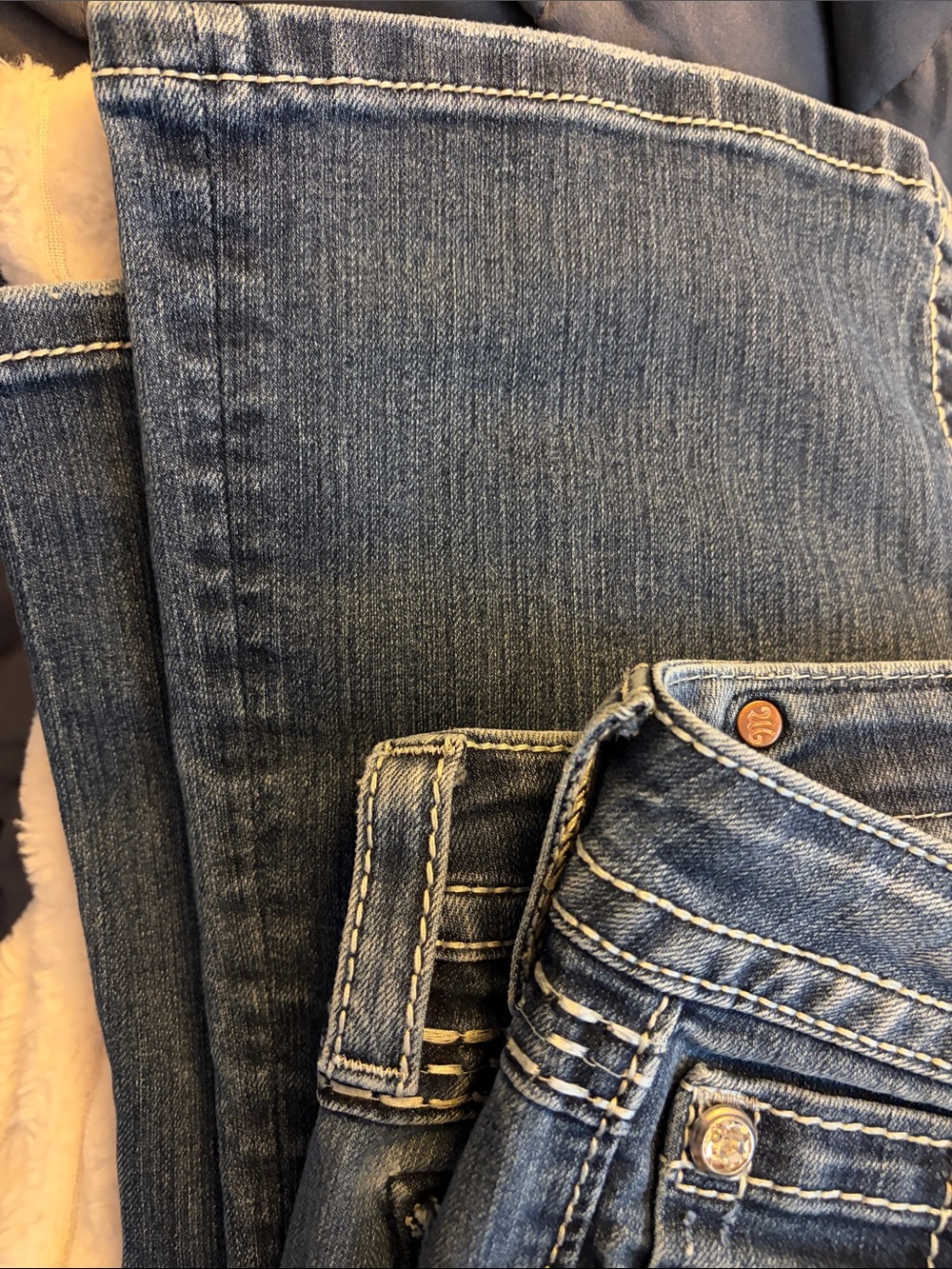 Miss Me Embellished Light Blue Boot Cut Jeans with a 34 length - Picture 10 of 10